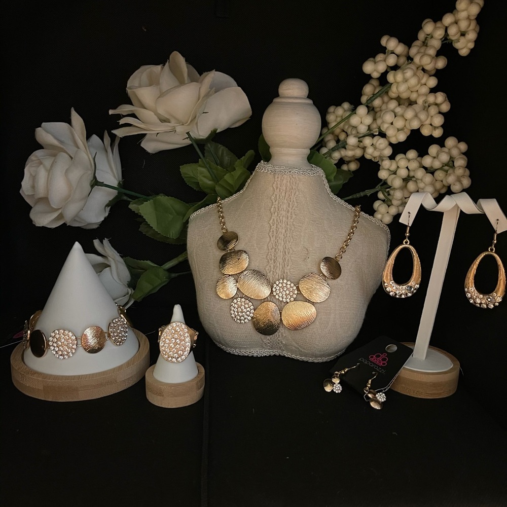 Paparazzi Fashion Fix Gold Set